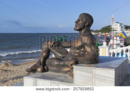Evpatoria, Crimea, Russia - June 30, 2018: A Resting Hercules On The Gorky Embankment In The Resort 