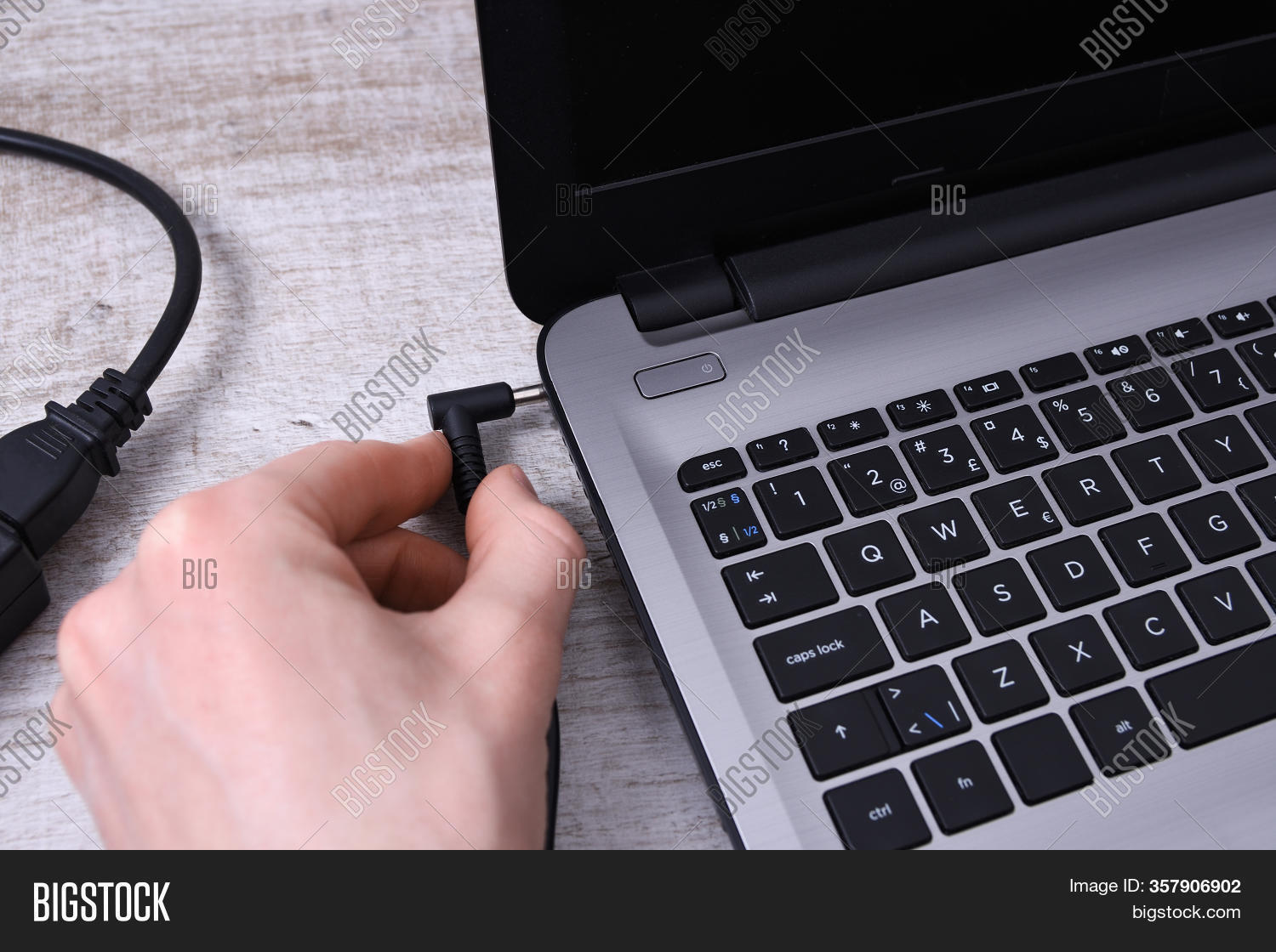 ноутбук заряжается. юсб подсветка для клавиатуры ноутбука. порт для зарядки ноутбука. зарядка для ноутбука asus t12c. ноутбук на постоянной зарядке.