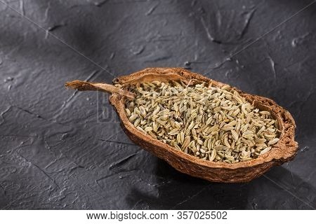 Fennel Seeds In An Organic Bowl - Foeniculum Vulgare