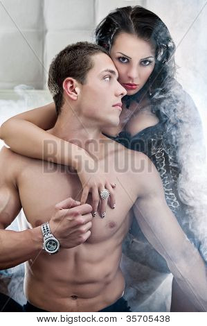 Seksi çift romantik poz