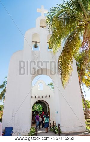 Playa Del Carmen, Mexico - Dec. 26, 2019: Tourists Visit The Parish Of Our Lady Of Carmen, Or Parroq