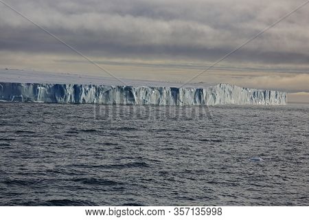 Arctic glacier - Ushakova island
