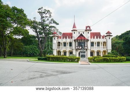 Nakornpathom / Thailand - August 15 2019: Chali Mongkol Asana Palace In Sanamchandra Palace For Tour