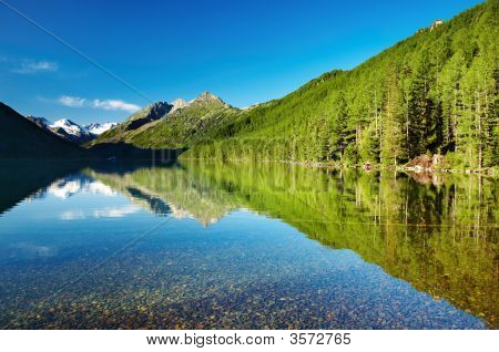 Lac de montagne