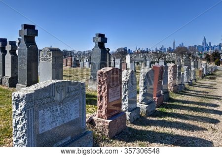 New York City - Feb 23, 2020:  Calvary Cemetery With Manhattan Skyline In New York. Calvary Cemetery