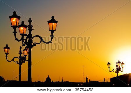Рим уличные фонари