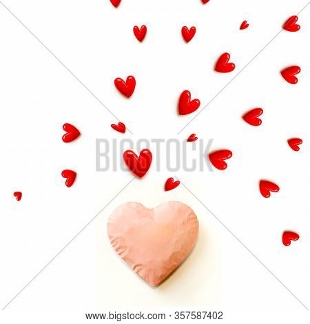 The Red Small Hearts Overflow Around The Pink Heart, And Fly Upwind.and Pink Background And Copy Spa