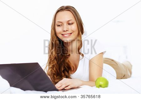 Not Defteri ile genç bir kadın portresi