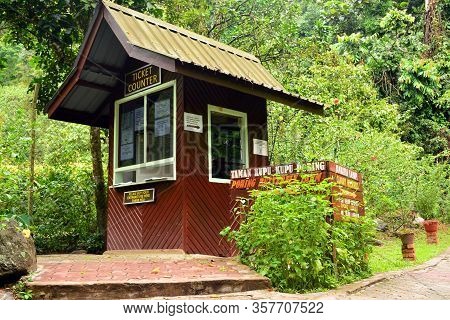 Sabah, My - June 18: Poring Hot Spring Ticket Counter On June 18, 2016 In Sabah, Malaysia. Poring Is
