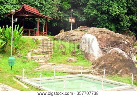 Sabah, My - June 18: Poring Hot Spring On June 18, 2016 In Sabah, Malaysia. Poring Is Situated In Lo