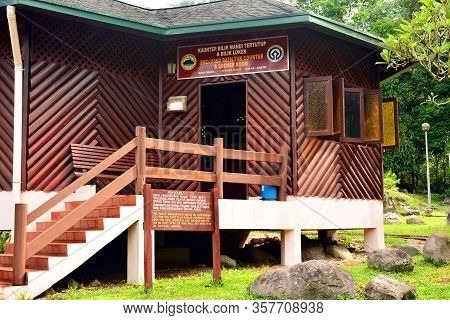 Sabah, My - June 18: Poring Hot Spring Bath Tub And Locker Room Facade On June 18, 2016 In Sabah, Ma
