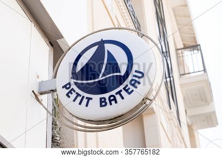 Arcachon , Aquitaine / France - 10 08 2019 : Petit Bateau Store Logo French Brand Of Baby And Childr