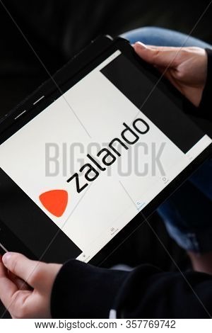 Bordeaux , Aquitaine / France - 11 25 2019 : Zalando Logo Sign App On Tablet Screen In Woman Hands A