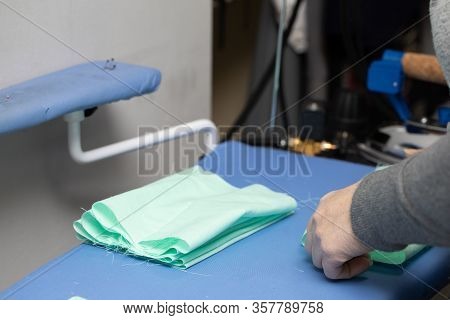 Any Protective Mask Made Of Fabric Must Be Ironed Before Being Handed Over To The Customer.