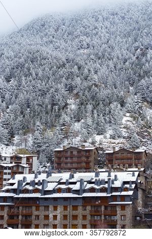 Canillo, Andorra : 06 March 2020 : Cityscape In The City Of Canillo In Andorra, It Dawns With A Grea