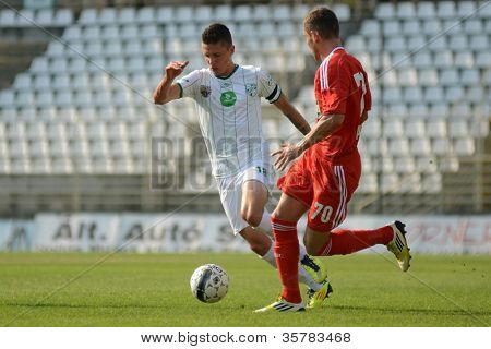 KAPOSVAR, Ungheria - 4 agosto: Benjamin Balazs (in bianco) in azione presso un campione nazionale ungherese