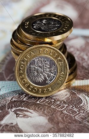 Cash And Polish Zlotys In Coins Are On 10 Zlotys Banknotes, Details Of The National Currency Of Pola