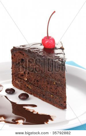 Çikolata sacher kek yakın beyaz izole
