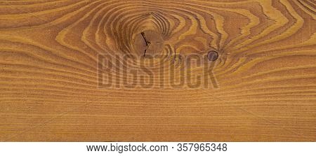 Texture Of Polished Pine Board With A Big Knot.Текстура полированной сосновой доски с крупным сучком