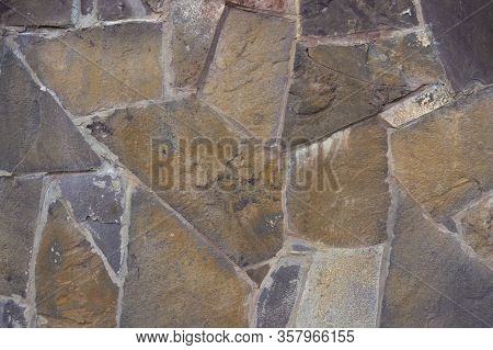 Фрагмент каменной стены из гранита скрепленного цементом. Stone Wall Made Of Flat Chopped Stone