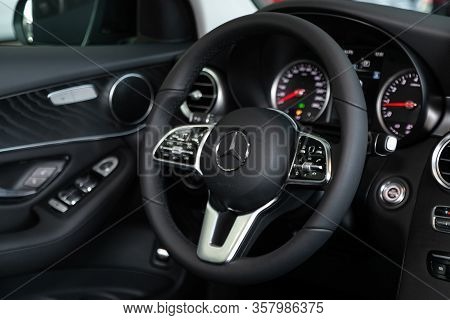 Mercedes-benz Glc-class - Close-up Of The Dashboard, Player, Steering Wheel, Accelerator Handle, But