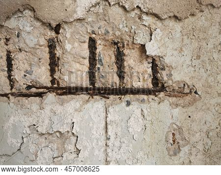 Old Building Have Cracked Concrete Pole. Danger Area Should Be Recomment By Construction Engineer