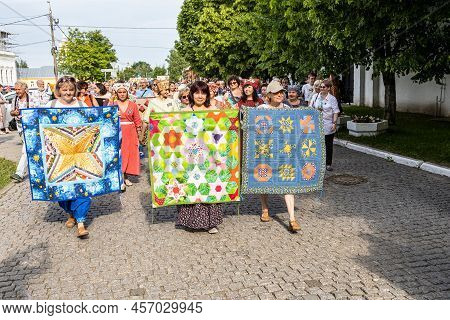 Kolomna, Russia - June 11, 2022: Cortege Of Needlewomen With Patchwork Quilts During International P