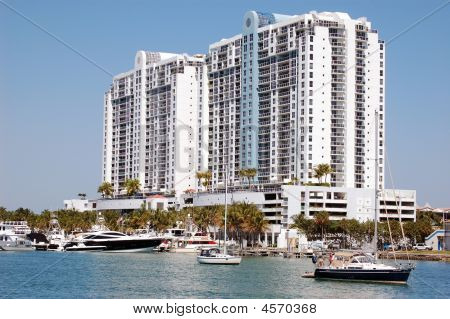 Sobe Marina und Luxus-Eigentumswohnung-coomplex