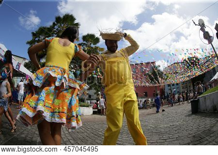 Couple Dancing Lining