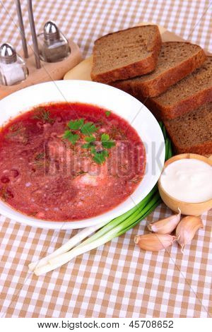 Vynikající boršč v tabulce detail