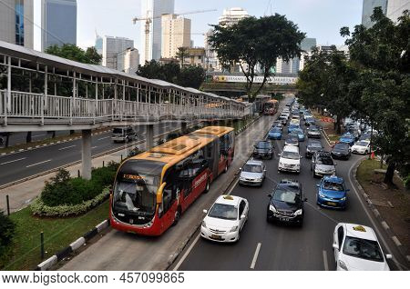 Jakarta, Indonesia - June 4, 2015: Transjakarta Bus Was Passing In A Special Way In Sudirman Thamrin