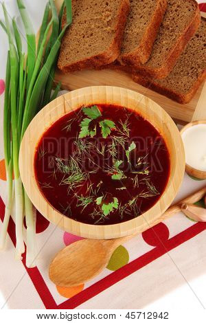 Vynikající boršč v tabulce detail