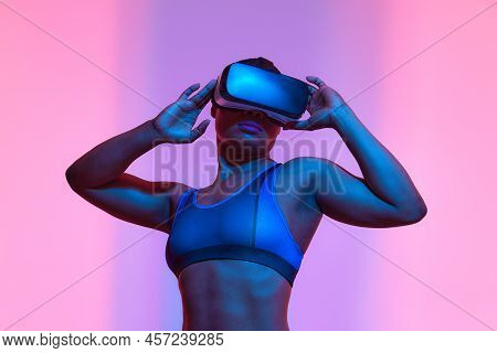 Modern African Black Woman With Short Hiar In Sport Top And Leggings Wearing Glasses Of Virtual Real