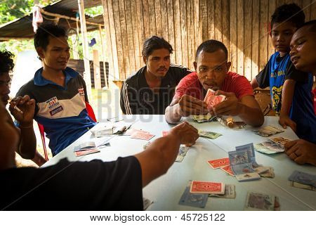 BERDUT, Malesia - APR 8: Persone non identificate Orang Asli nel suo villaggio su 8 aprile 2013 in Berdut, Ma