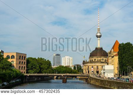 Berlin, Germany 06.05.2022 Berlin View Of The River Spree And The Bode Museum