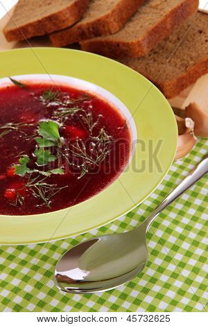 Vynikající boršč v tabulce detail