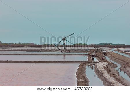 Saline Samutsakorn, Tayland at akşam
