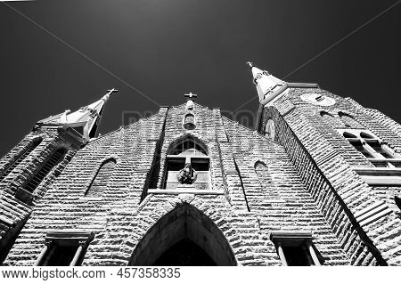 Omaha, Nebraska, Us - 5.2022 - St. Johns Parish Catholic Church On The Campus Of Creighton Universit