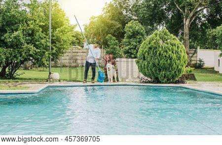 Man Cleaning A Swimming Pool With Skimmer, Maintenance Person Cleaning A Swimming Pool With Leaf Pic