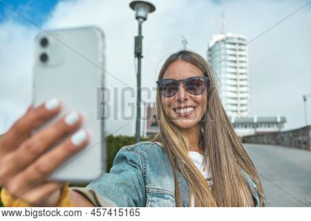 Caracas, Venezuela, May 2022: Girl Making A Selfie With The Humboldt Hotel In The Background. Landsc