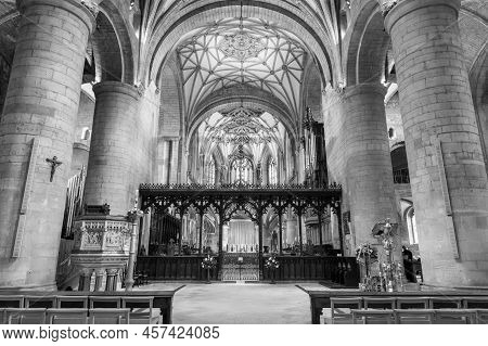 Tewkesbury.gloucestershire.united Kingdom.june 2nd 2022.view Of The Inside Of Tewkesbury Abbey In Gl