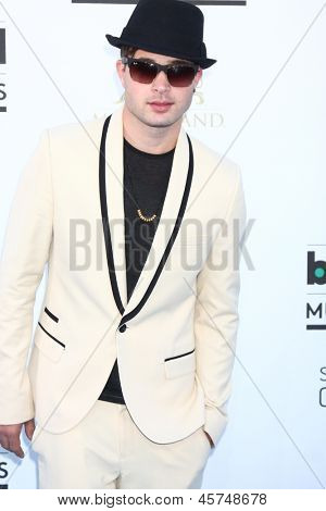 LOS ANGELES - 19 Mayıs: Billboard Müzik Ödülleri 2013 MGM Grand Garde, Cody Longo gelir