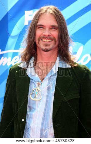 LOS ANGELES - 16 maggio: Bo BIce arriva a American Idol Finale della stagione 12 presso il Nokia Theater presso