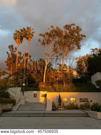 Los Angeles, Ca - December 28 2021:  Last Sun Rays Of The Day Light The Stairs Where Barrack Obama G