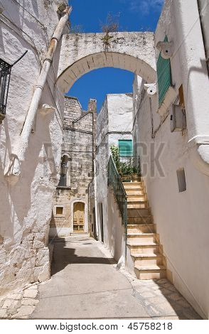 Vicolo. Ceglie Messapica. Puglia. Italia.