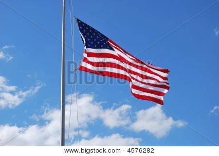 Amerikaanse vlag met wolken