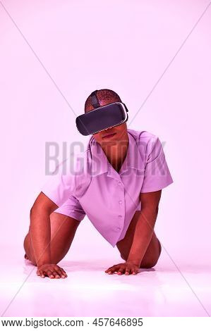 Modern African Black Woman With Short Hiar In Purple Suit Wearing Glasses Of Virtual Reality On Whit