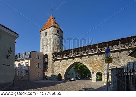 Tallinn, Estonia. July 2022.   View Of Nun's Tower And City Wall Platform And Medieval City Walls In