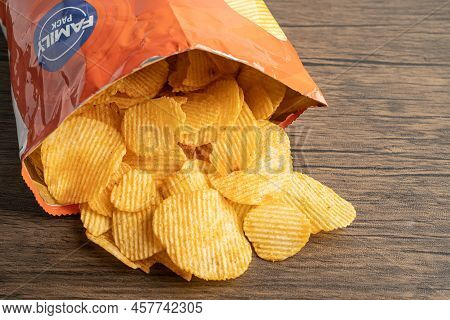 Potato Chips, Delicious Bbq Seasoning Spicy For Crips, Thin Slice Deep Fried Snack Fast Food In Open