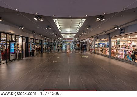 Schmiede, Luxembourg, 07 27 2020 - Corridor Of A Luxury Shopping Mall With A Grocery Store And Fashi